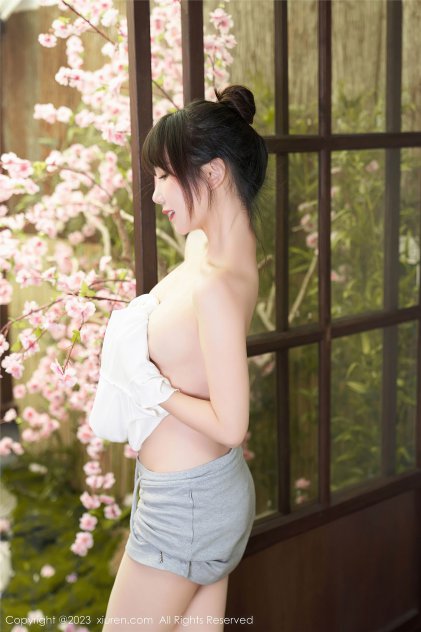 黄色网站入口在线播放(1992)言情片高清海报